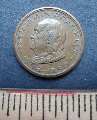 BENJAMIN FRANKLIN 1706 1790 SOUVENIR COIN/MEDAL. THE FRANKLIN 