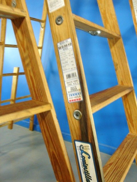 USED 6ft Wooden STEP Ladder LOUISVILLE WERNER JOHNSON  