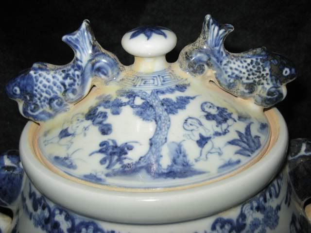 BEAUTIFUL BLUE AND WHITE PORCELAIN JARS  