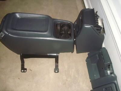 99 02 AVALANCHE SUBURBAN YUKON TAHOE SILVERADO CENTER CONSOLE DARK 