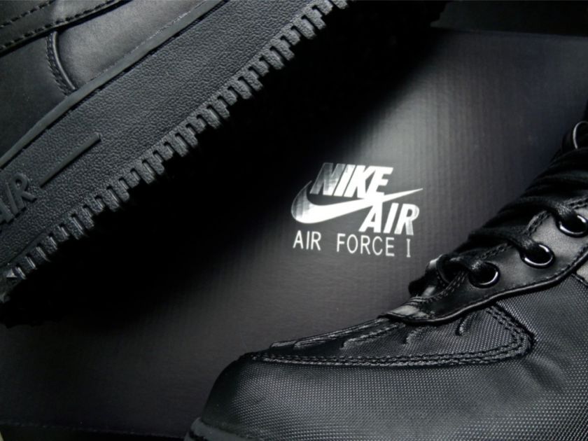 The Air Force 1 Hi in a Duck Boot design. Premium Leather upper with 