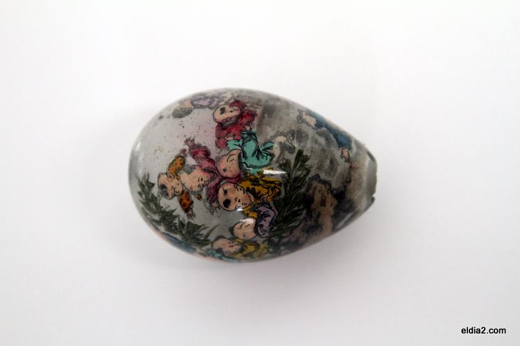 Antique Chinese Reverse Painted Glass Egg Snuff Bottle  