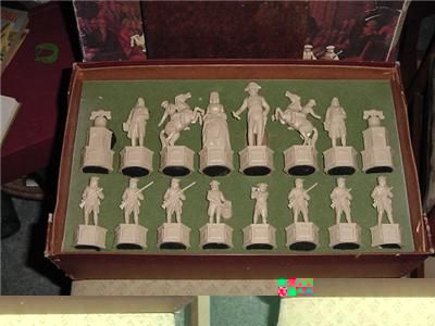 1776 CHESS GAME FIGURAL CHESSMEN PLASTIC COMPLETE  