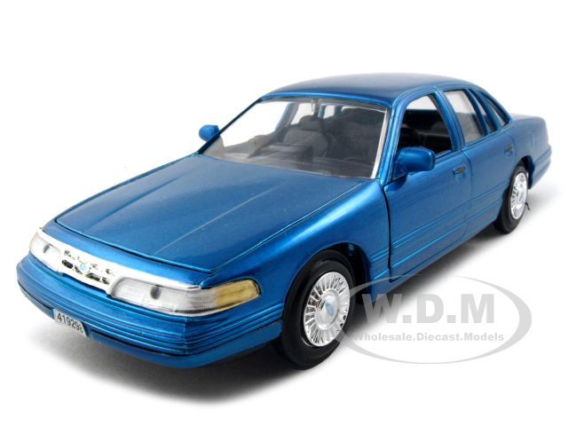  model of 1998 ford crown victoria die cast model car by motormax has