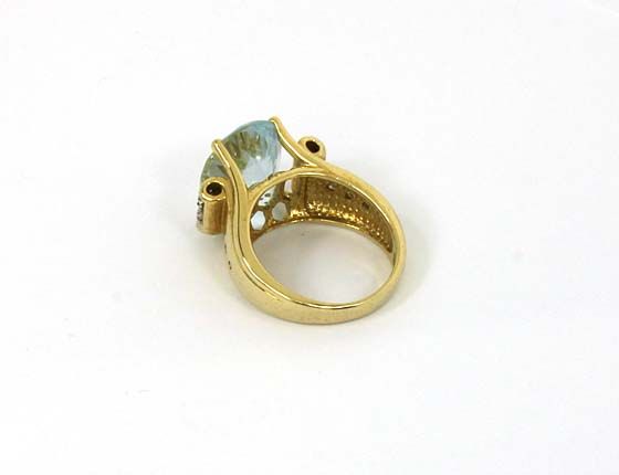 EYE CATCHING 14K GOLD, AQUAMARINE & DIAMONDS BAND RING  