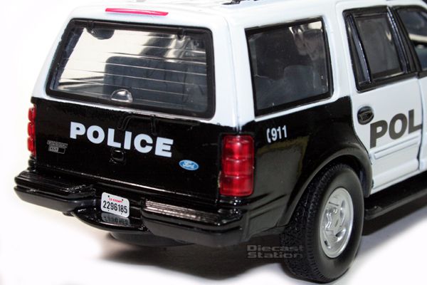 FORD EXPEDITION XLT METRO POLICE DEPT DIE CAST 1/24 NEW  