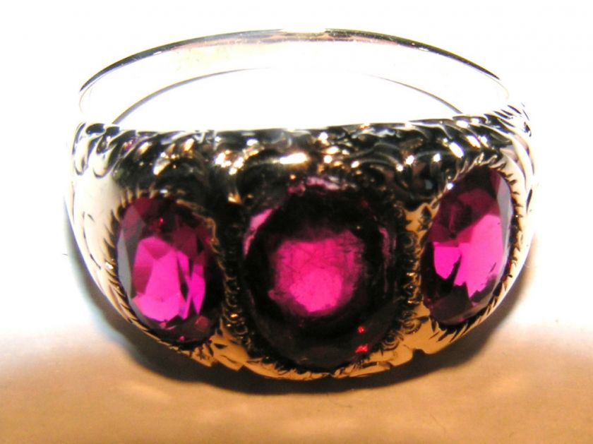 VINTAGE ANTIQUE 3 Stone Ruby Ring with Florentine Pattern Shank Estate 
