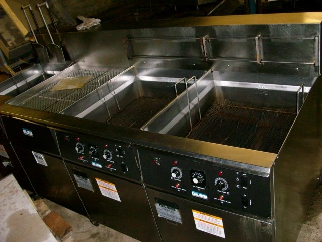 Giles 3 Channel Industrial Fryer S.S. Unit is BIG  