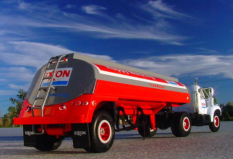 VR   EXXON PETROLEUM B Mack SEMI TANKER   First Gear  