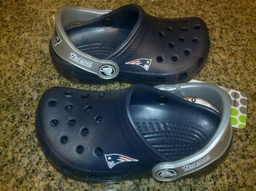 NEW NFL NEW ENGLAND PATRIOTS CROCS KIDS SIZE 8 9 VHTF  