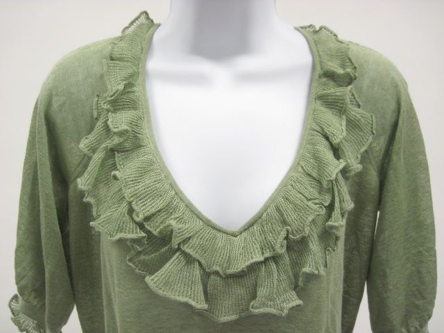  ruffled blouse sixe medium this lovely blouse has a boat neck with