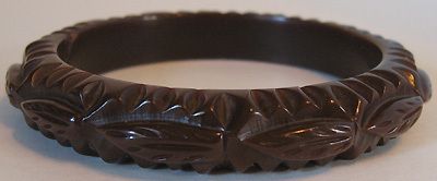 VINTAGE DEEPLY CARVED BROWN BAKELITE LEAVES BRACELET  