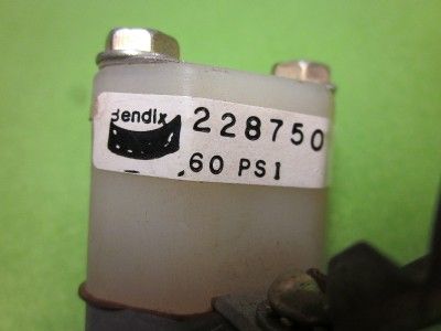 BENDIX 228750 AIR BRAKE LOW PRESSURE INDICATOR 60 PSI  